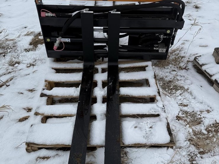 48"-wolverine-hydraulic-pallet-forks-image-2