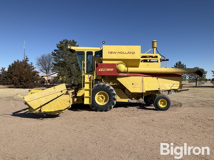 1982-new-holland-tr85-image-8