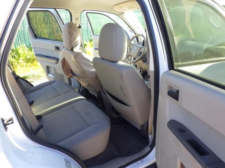 2011-ford-escape-image-8