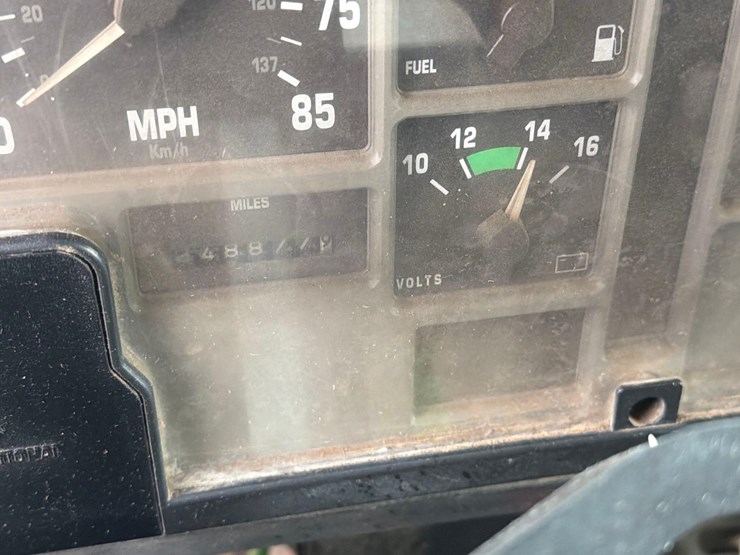 2000-international-8100-image-37