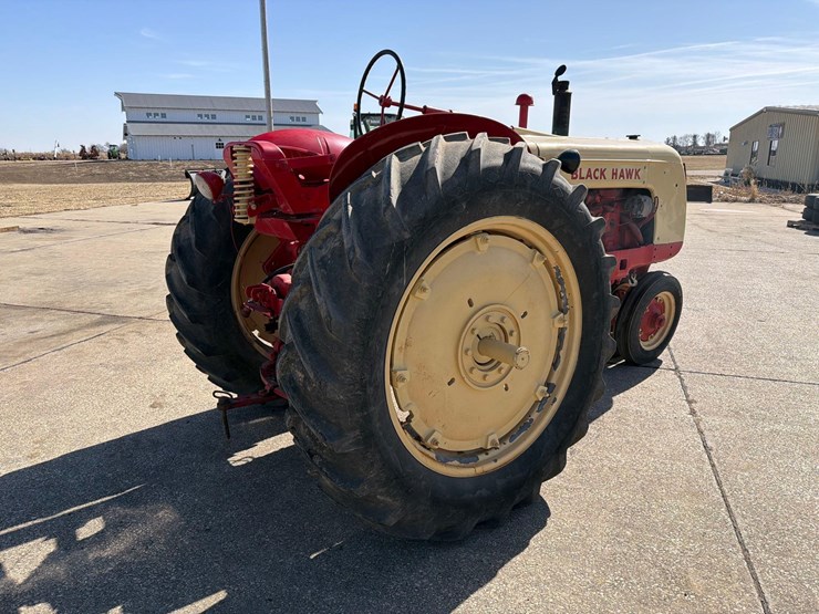 black-hawk-tractor-image-3