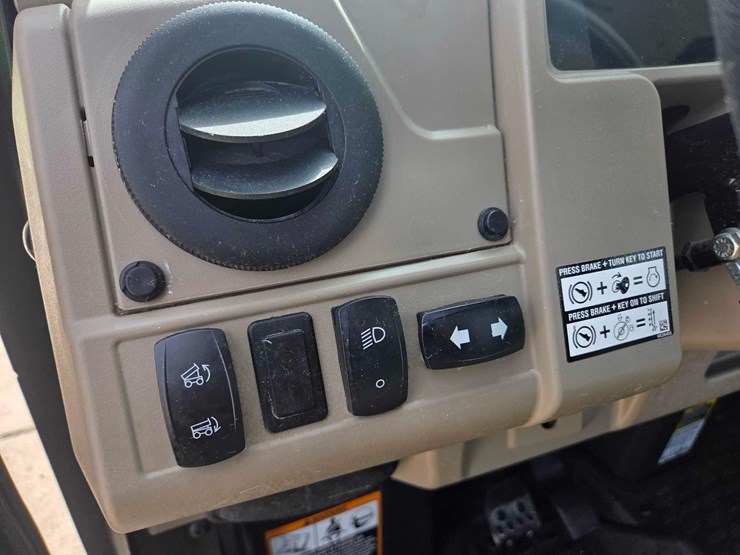 2024-john-deere-gator-image-53