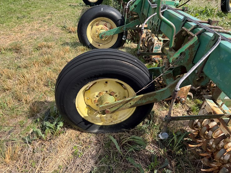 john-deere-12-image-9