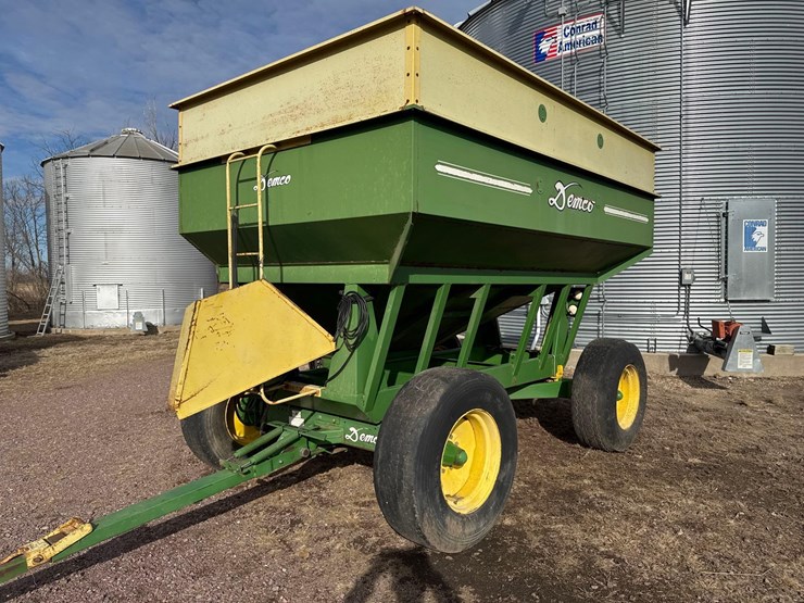 demco-365bu-gravity-wagon-w/-seed-auger-image-2