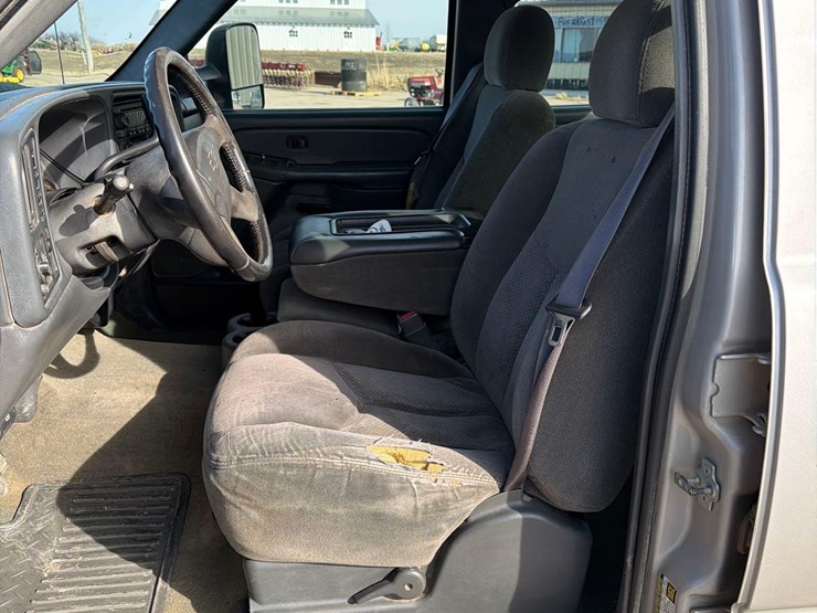 2005-chevrolet-k2500-image-34