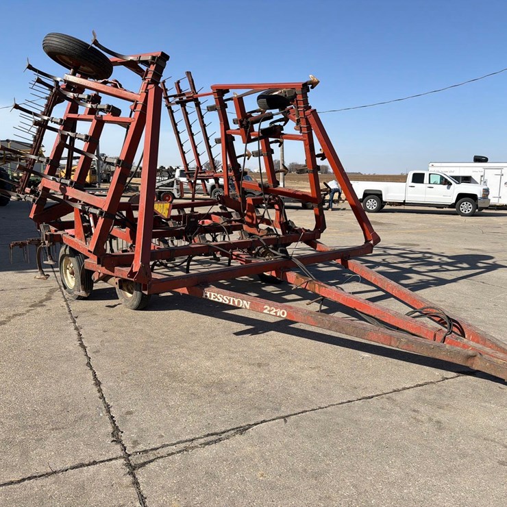 HESSTON 2210