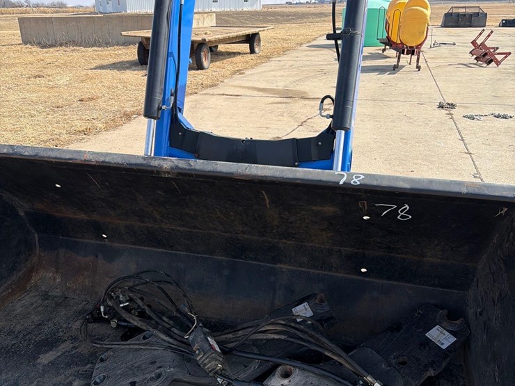 2013-new-holland-855tl-image-29