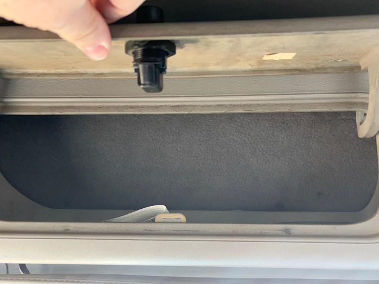 2004-caterpillar-c12-image-94