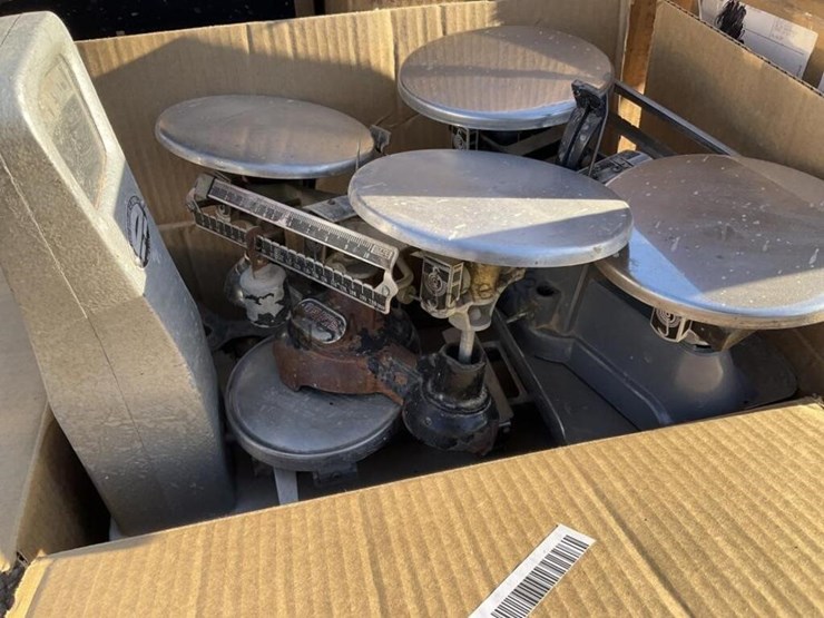 pallet-of-asst-antiques-image-3