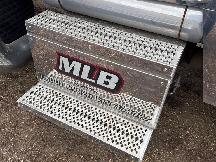 2016-peterbilt-389-image-64