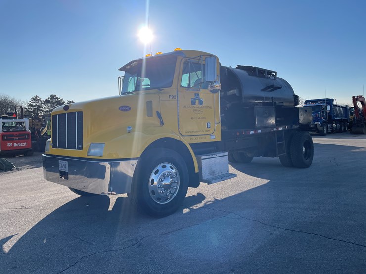 1999-peterbilt-330-image-1