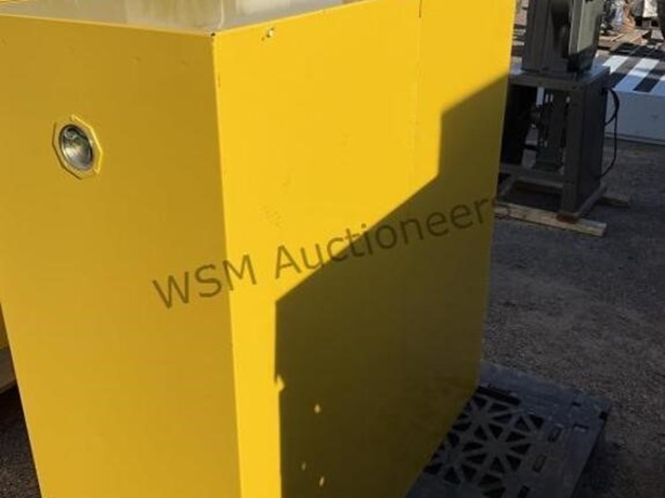 justrite-flammable-storage-cabinet-image-3