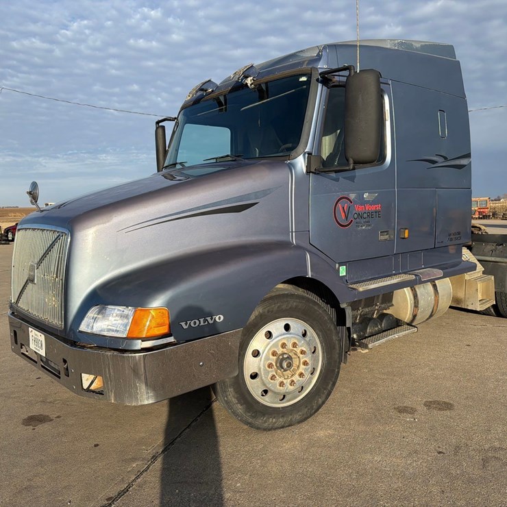 2001 VOLVO VN
