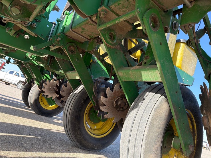 john-deere-7200-image-46