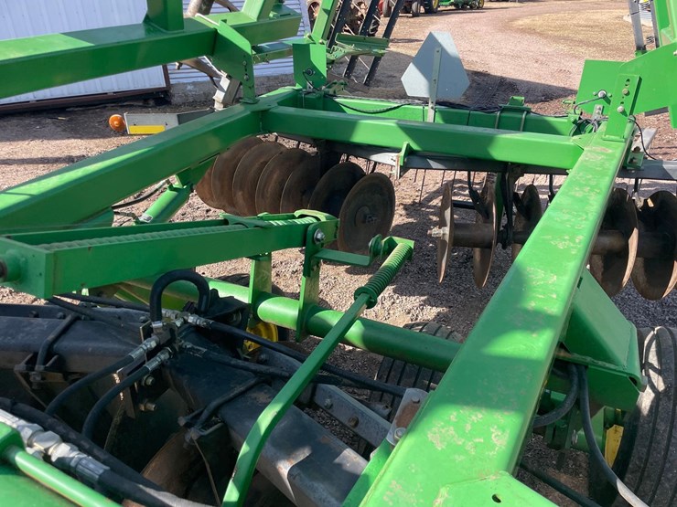 2005-john-deere-637-image-32