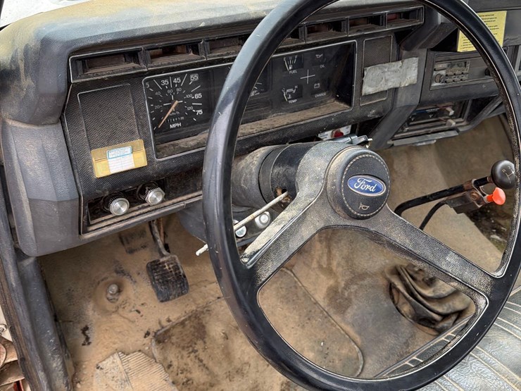 1990-ford-f700-image-42