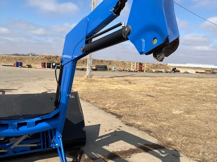 2013-new-holland-855tl-image-4