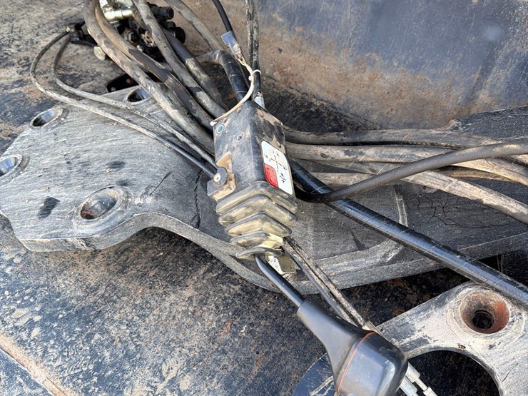 2013-new-holland-855tl-image-25