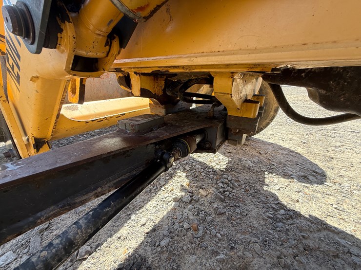 new-holland-555e-image-69