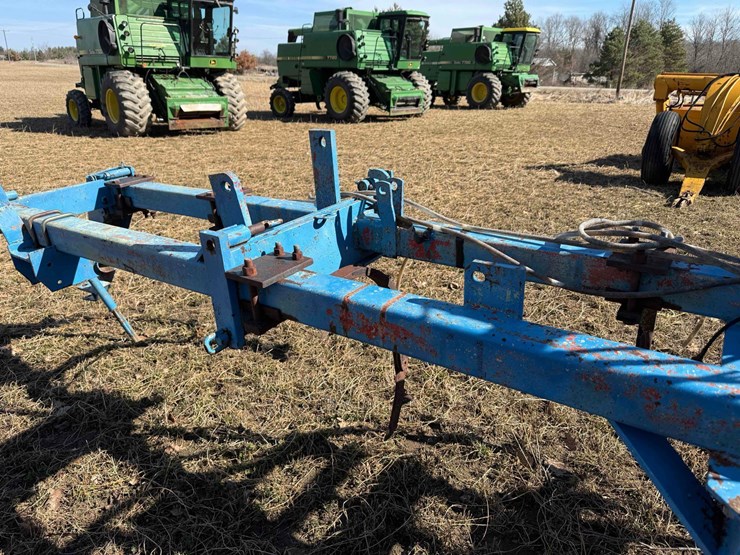 nh3-9-shank-tool-bar-image-5