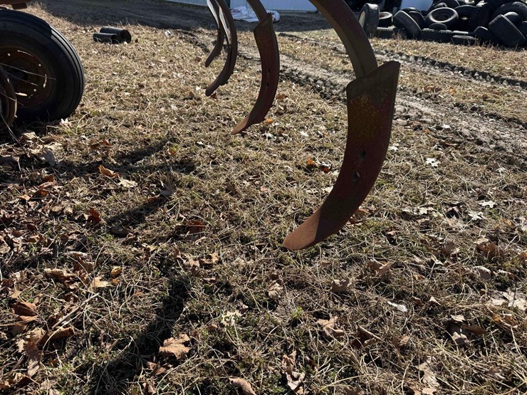 landoll-7-shank-disc-chisel-image-6