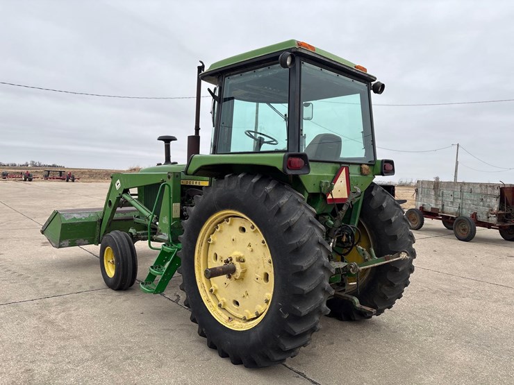 john-deere-4030-image-4