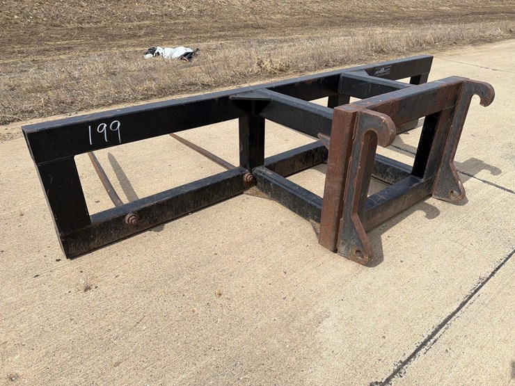 wolf-4-prong-volvo-mount-bale-spear-image-3