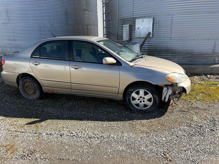 toyota-corolla-le-image-1