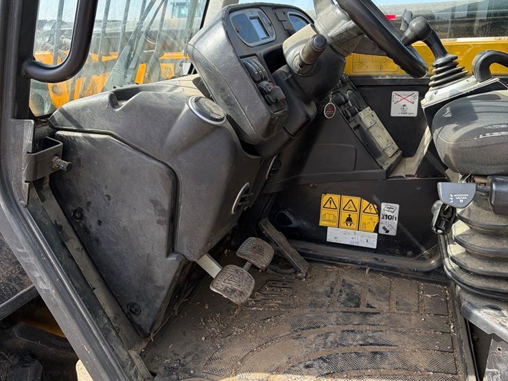 2012-jcb-535-95-image-37