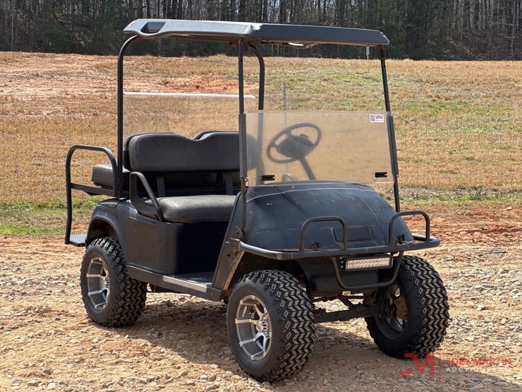 ez-go4-seater-gas-powered-golf-cart-image-1