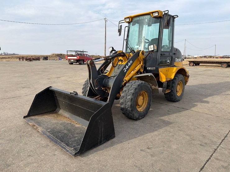 2016-deere-244k-image-1