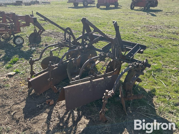 2-row-cultivator/hiller-image-5