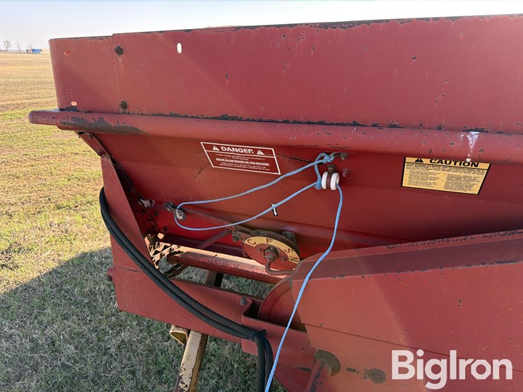 new-holland-520-image-16