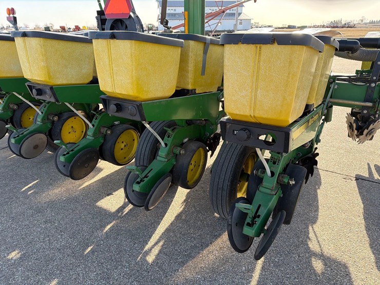 john-deere-7200-image-21