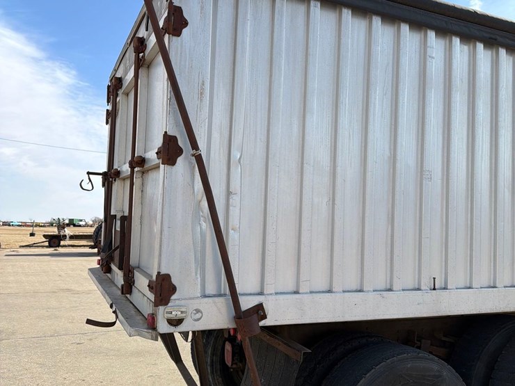 1990-international-4900-image-27