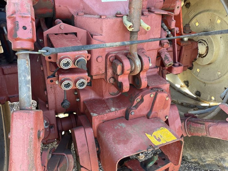 allis-chalmers-7040-2wd-tractor—1-owner-image-21