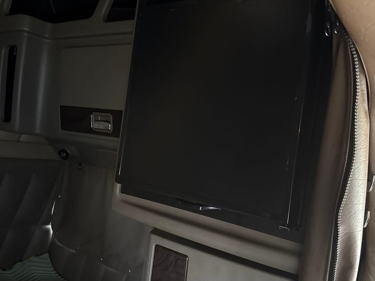 2016-peterbilt-389-image-84