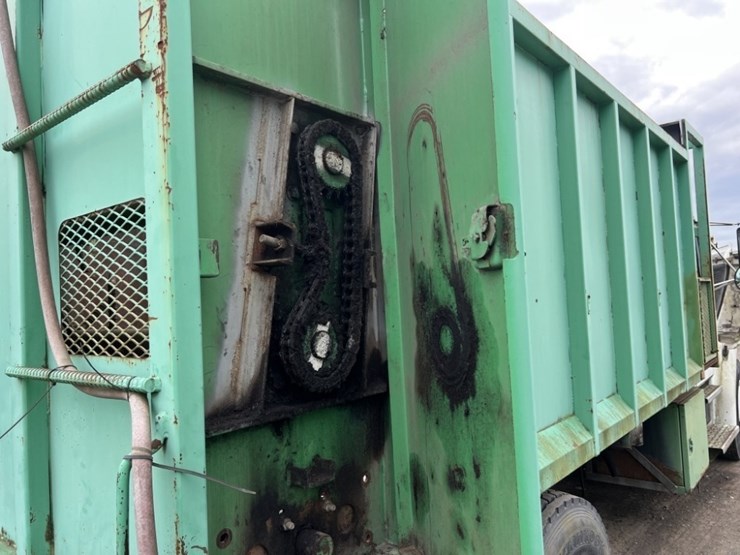 1998-freightliner-fl70-image-27