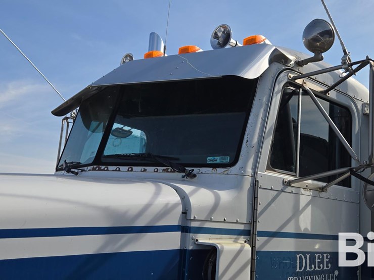 1999-peterbilt-378-image-11