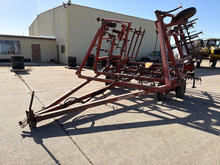 hesston-2210-image-2