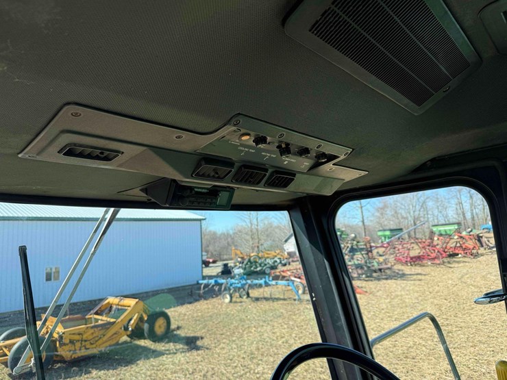 john-deere-7720-titan-image-35