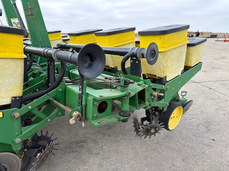 john-deere-7200-image-6