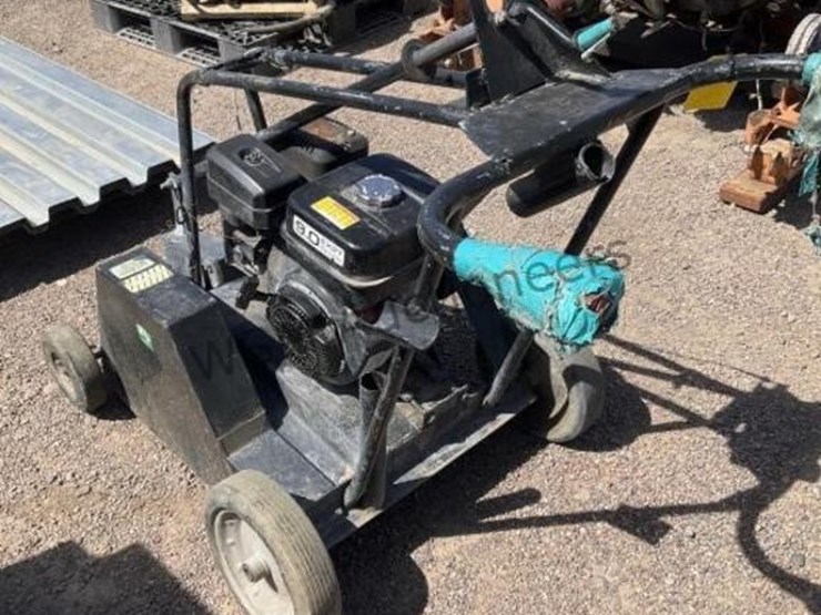 gas-powered-turf-saw-image-3