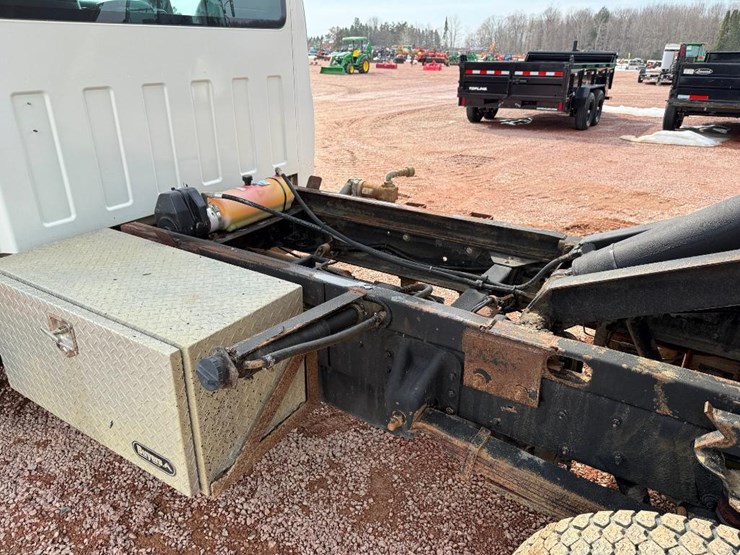 #205-•-lot-205-image-32