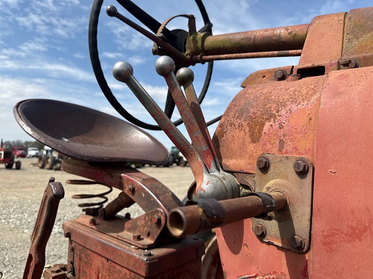 #75-•-mccormick-farmall-450-tractor-933-inv#-42875-image-23