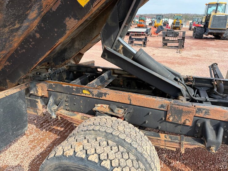 #205-•-lot-205-image-36