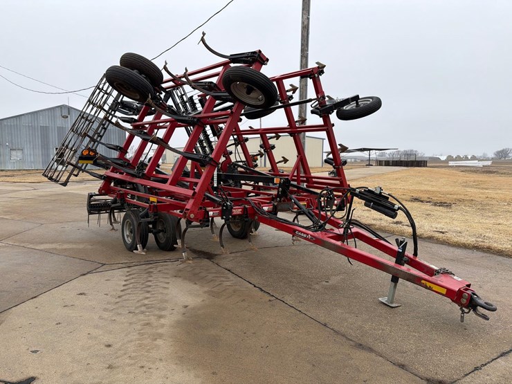 2011-case-ih-200-image-2