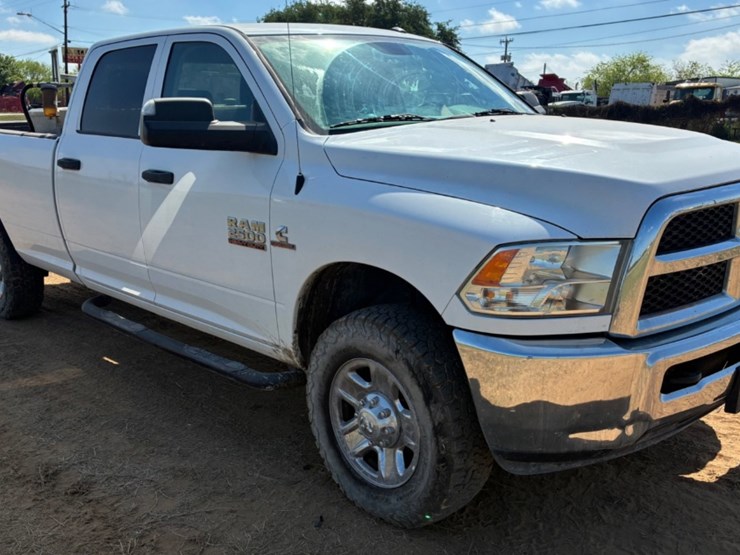 2018-dodge-2500-image-2