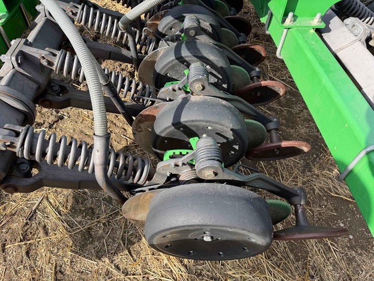 2011-john-deere-1890-image-23