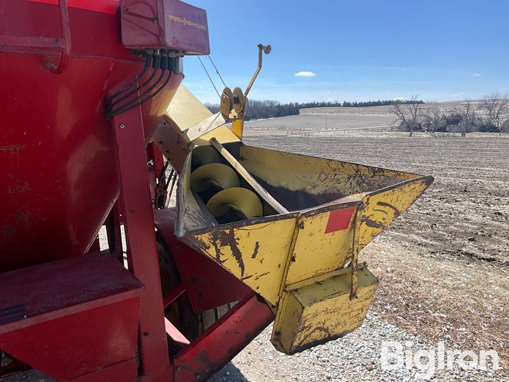 new-holland-355-image-19